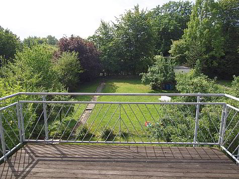 Balkon mit Blick in den Garten, Südlage